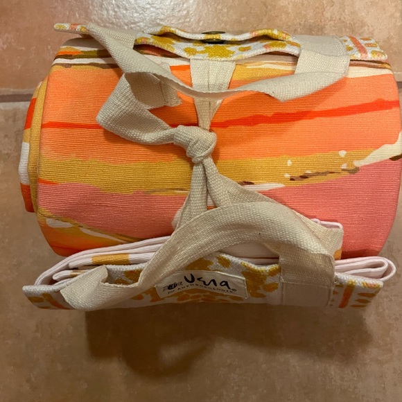 New ANTHROPOLOGIE/ VERA Perennial Floral Print Picnic Blanket Orange Gold Cream - Picture 6 of 13